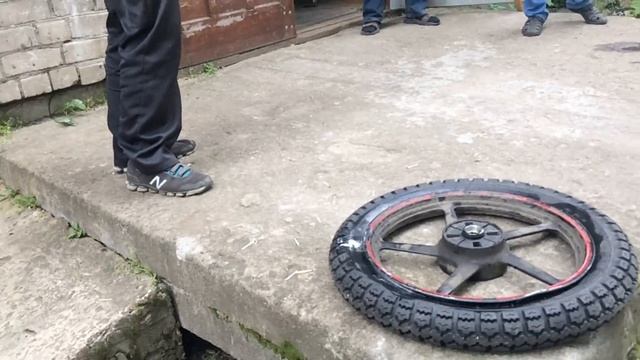 Как накачать бескамерное колесо смотреть онлайн