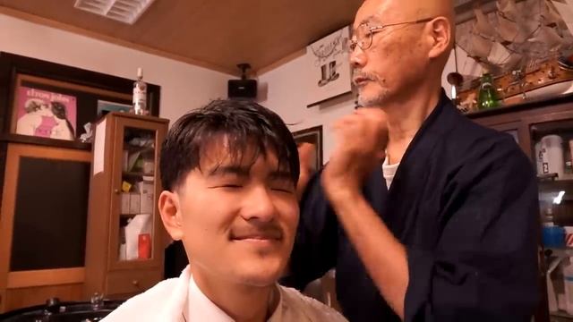 ASMR блестящая техника активного парикмахера ・ Стрижка - Массаж плеч -Шампунь - Укладка волос