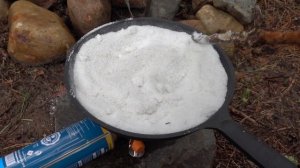 ЖАРИМ С ДРУГОМ ГРИБЫ НА КОСТРЕ/ПОДГОТОВКА ЧУГУННОЙ СКОВОРОДЫ