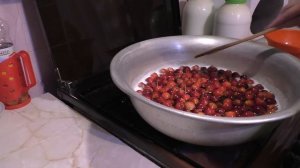 Рецепт варенья из райских яблочек . Все очень просто.