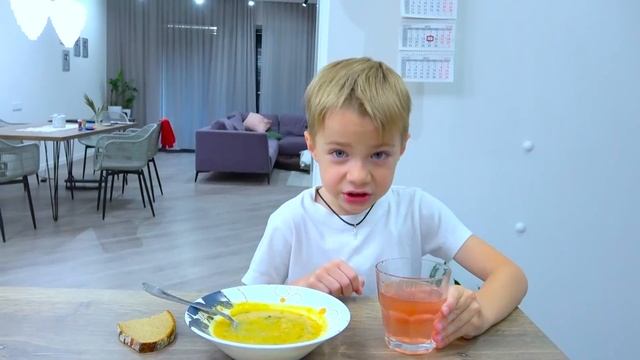 24 Часа ФЁДОР ест только KFC. Почему БОЛИТ ЖИВОТ? смотреть онлайн