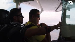 Patricia Moreno disfrutando el paracaidismo con Aeroclub Bogotá
