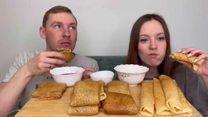 МУКБАНГ БЛИНЫ С МЯСОМ ВЕТЧИНА С СЫРОМ С ТВОРОГОМ ответы на вопросы MUKBANG PANCAKES WITH MEAT HAM