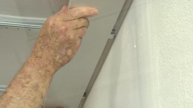 Ron Hazelton Installs a WoodHaven Wood Look Ceiling in a Kitchen смотреть онлайн