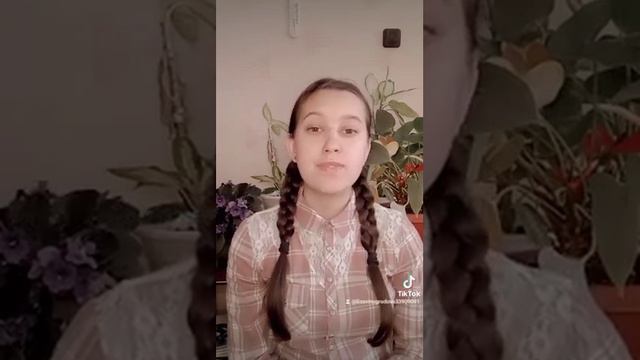 Голубева Марина читает стихотворение Константина Ходункова "Старшему поколению"