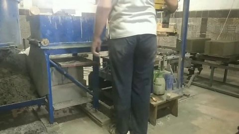 Вибропресс для формования Полистиролбетонных блоков.