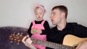 ПЕСНЯ ПРО БОЖЬЮ КОРОВКУ | 7я | Маленькая девочка поет с папой (Мелина Дегтярева) Божья коровка