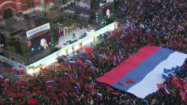 На Манежной площади песню «Встанем». Люди на митинге в поддержку референдума едва сдерживали слёзы. смотреть онлайн