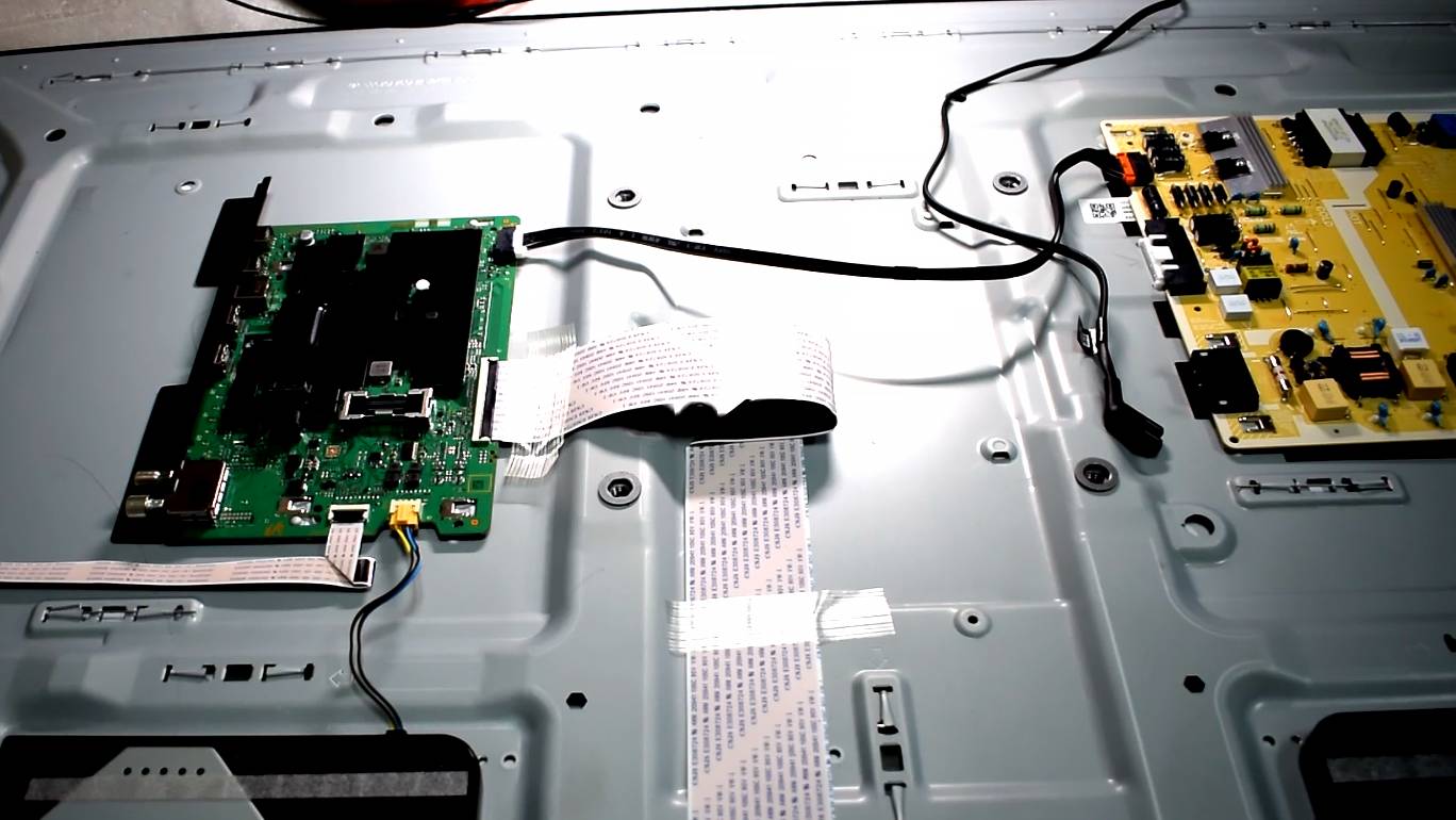 Ремонт телевизора Samsung UE50AU8040U