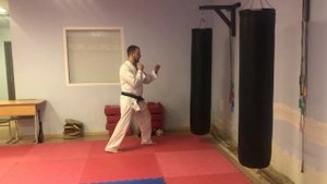 4 сложных удара из каратэ, которые редко применяют в боях.