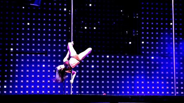 Стриптиз шоу небо видео 2012. Strip game show. Striptease showbiz песня.