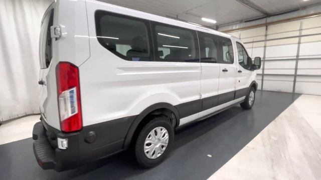 2019 Ford Transit 350 Passenger Low Roof Wagon XLT смотреть онлайн