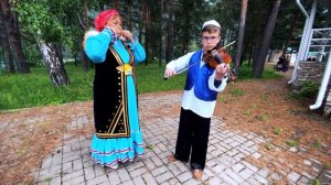 Необычное сочетание: "Хава нагила" на скрипке и камусе