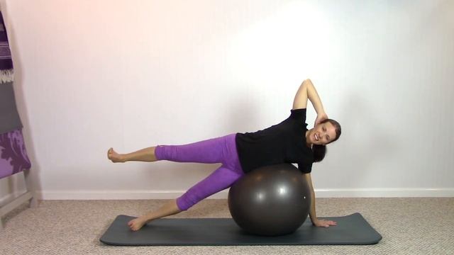 15 Minute Pilates Workout with an Exercise Ball смотреть онлайн