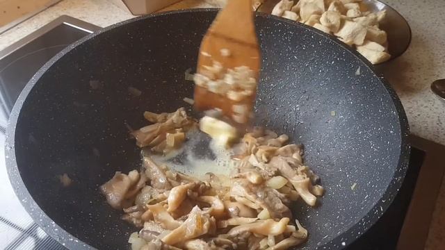 Нежнее курочки Вы не ели! Куриная грудка с вешенками в сметане!!! смотреть онлайн