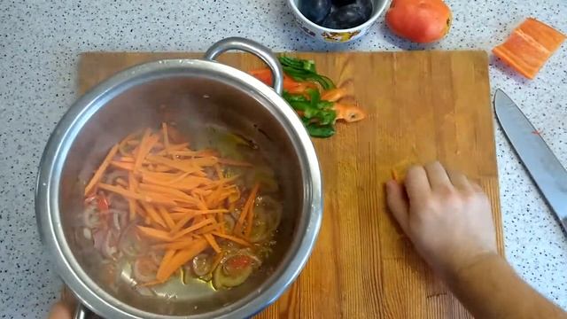 Приготовим с Вами превосходный рис с овощами.Рекомендую попробовать!