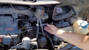 Ставлю "грушу" для прокачки д.т. вито W638 2.2 CDI