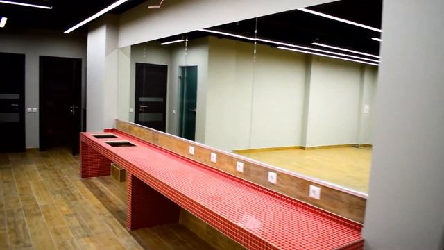 Раздвижные и распашные перегородки из стекла. Цельно стеклянные конструкции. смотреть онлайн