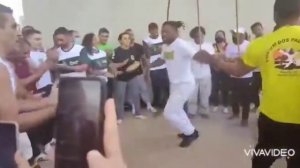Capoeira "meu atabaque é de coro de boi"