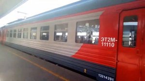 Электричка ЭТ2М отправляется со станции Зеленоград/Крюково