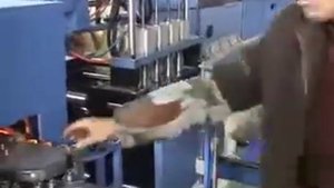 Полуавтоматический выдув преформ ПЭТ бутылок с автоматической подачей сырья