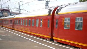 СКОРЫЙ ФИРМЕННЫЙ ПОЕЗД № 2 КРАСНАЯ СТРЕЛА .