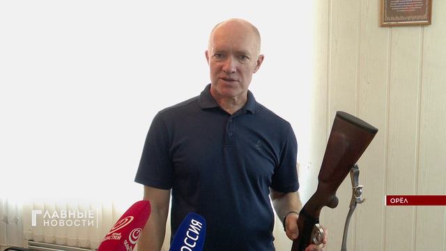 Десять орловчан передали свои ружья участникам СВО.