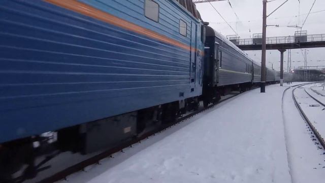 ЧС7-130 с скорым поездом 251 с сообщением Харьков - Николаев по станции Харьков Пассажирский смотреть онлайн