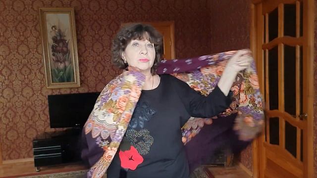 Цветет сирень.Павловопосадский шерстяной платок.146×146 смотреть онлайн