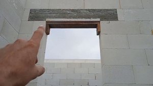 Испытание фундамента временем.
Перемычки из полистиролбетона.
Несъëмная опалубка армопояса