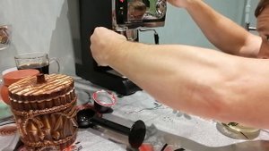 Как пользоваться кофе машиной DEXP EM-1000.Готовим кофе.