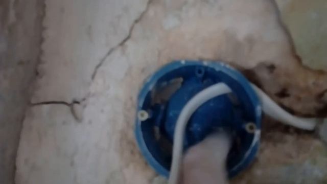 Установка подризетника и соединительной коробки