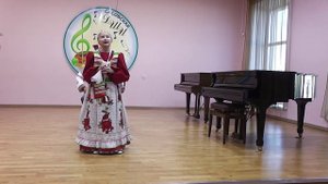 Р.н.п. «Вода ты водица», р.н.п. «У бабушки» исполняет Анастасия Анцева.