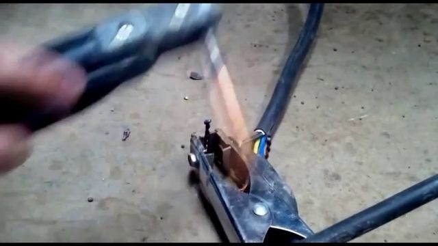 Сварка медных проводов в распределительной коробке смотреть онлайн