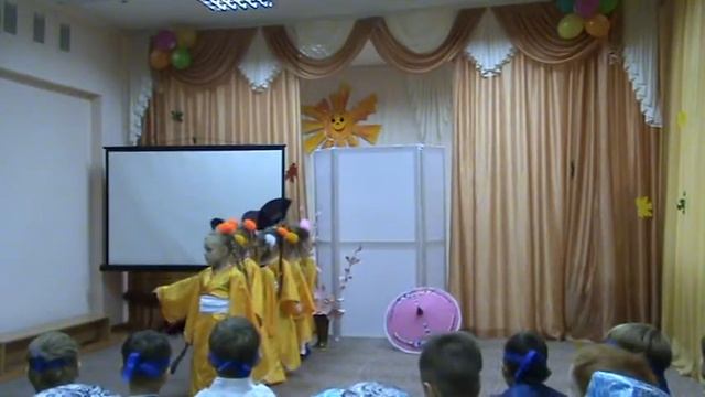 Танец с веерами в детском саду. смотреть онлайн