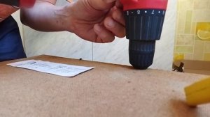 как выкрутить саморез при если грани сорваны.