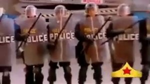 Стойте тут!