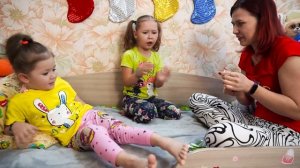 ЩЕКОТКА ЧЕЛЛЕНДЖ !  ПОПРОБУЙ НЕ ЗАСМЕЯТЬСЯ в ТЕЧЕНИИ 1 МИНУТЫ !