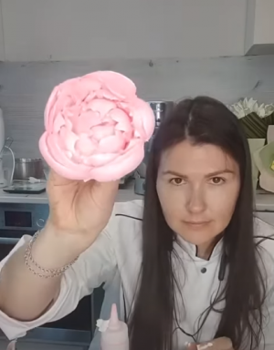 Большой пион из зефира на мармеладе от Карины Загоскиной @pekarina.torty