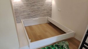Кровать с подъёмным механизмом с местом для хранения из массива сосны.
