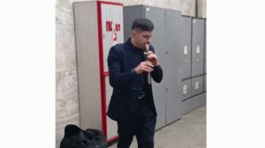 Музыка в метро.Переход станция метро Площадь Революции.Москва.