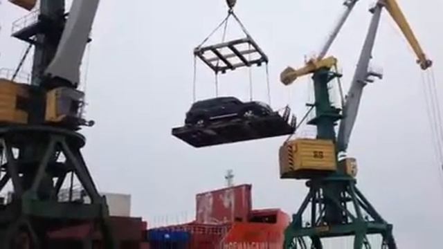 «летающий автомобиль» погрузка land cruiser 200 смотреть онлайн