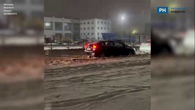 В Рязани произошла авария на водопроводе на улице Высоковольтной