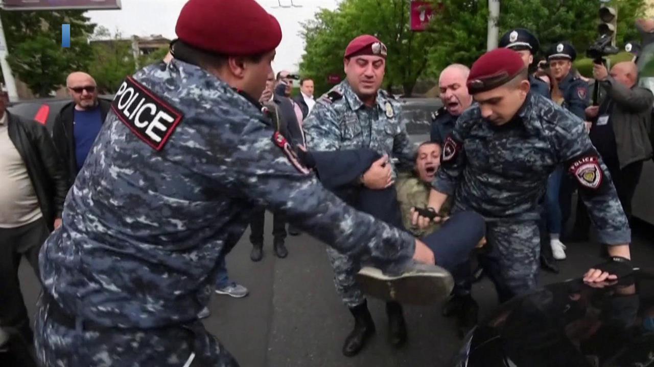 В Армении полиция задержала более 220 участников протестных акций