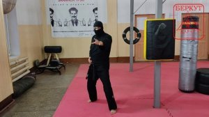 МАВАШИ ЦУКИ (боковой удар кулаком в каратэ).