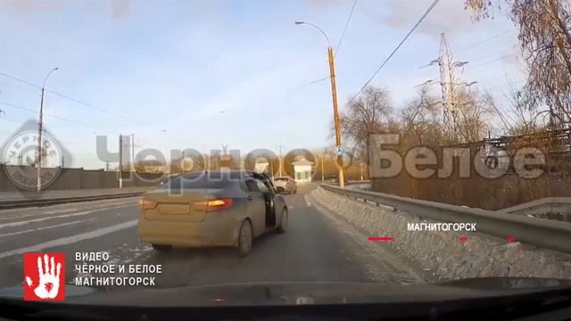 Сотрудник правоохранительных органов устроил разборки на дороге в Магнитогорске смотреть онлайн