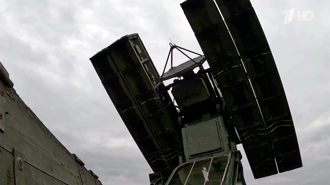 Кадры боевой работы зенитно-ракетного комплекса "Стрела-10" под Кременной