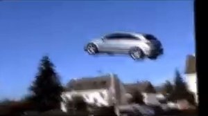 ШОК! ЛЕТАЮЩАЯ МАШИНА ЛЕТИТ ПОД МУЗЫКУ!