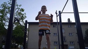 как научиться делать лёгкий трюк называется топорик!