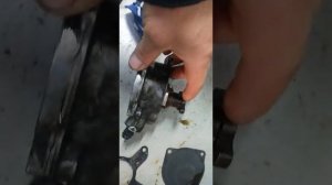 VW jetta 2.5 ремонт вакуумного насоса.